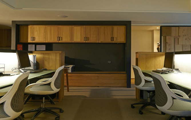 上海辦公室裝修設(shè)計(jì):木質(zhì)踢腳線,打造溫馨雅致辦公空間