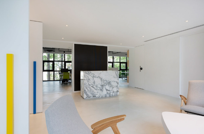 在辦公室裝修設(shè)計(jì)中,如何選購合適的地坪漆