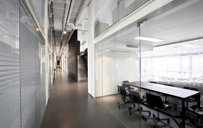 辦公室裝修設(shè)計：如何選擇既實用又美觀的更衣柜？